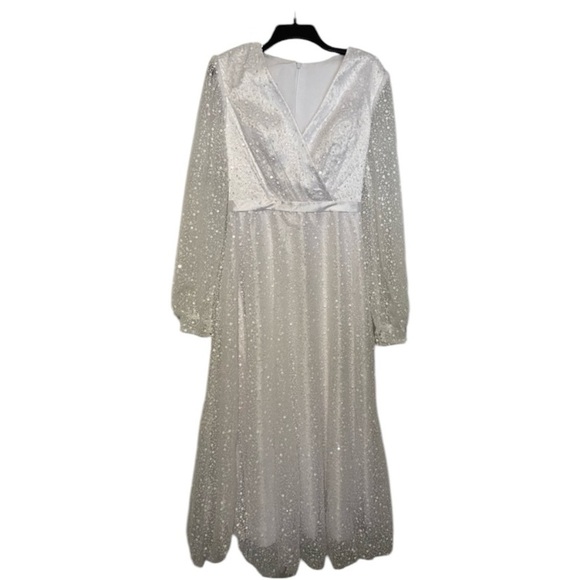 Dresses & Skirts - NWT Merry’s White wedding Dress Long Sleeve size 6